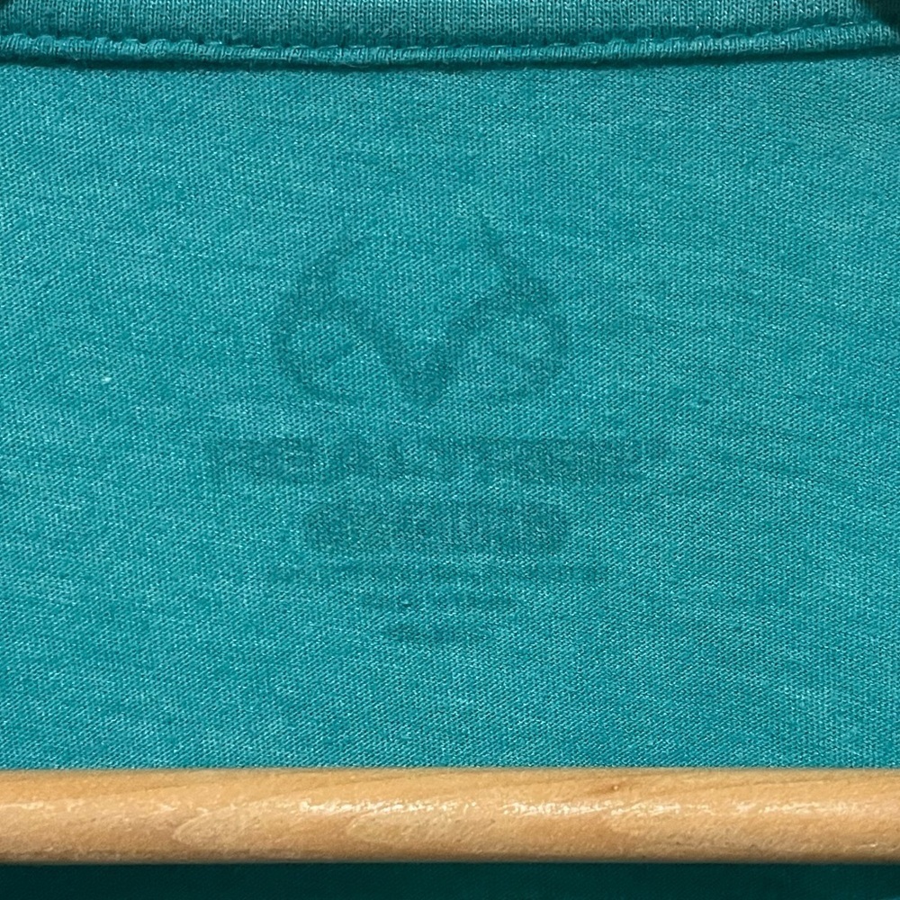 Women’s RealTree teal w/pink long sleeve t-shirt Medium - Picture 3 of 4